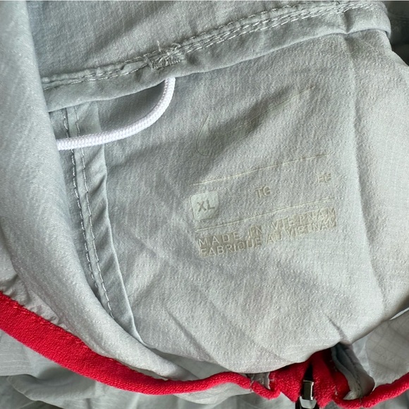 Nike Girls XL Hooded Light Jacket in Light Gray - Picture 13 of 15